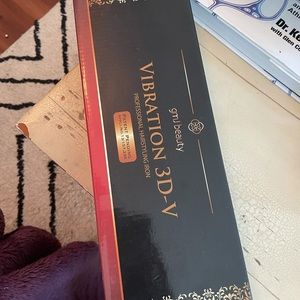 NIB vibrating hair straightener